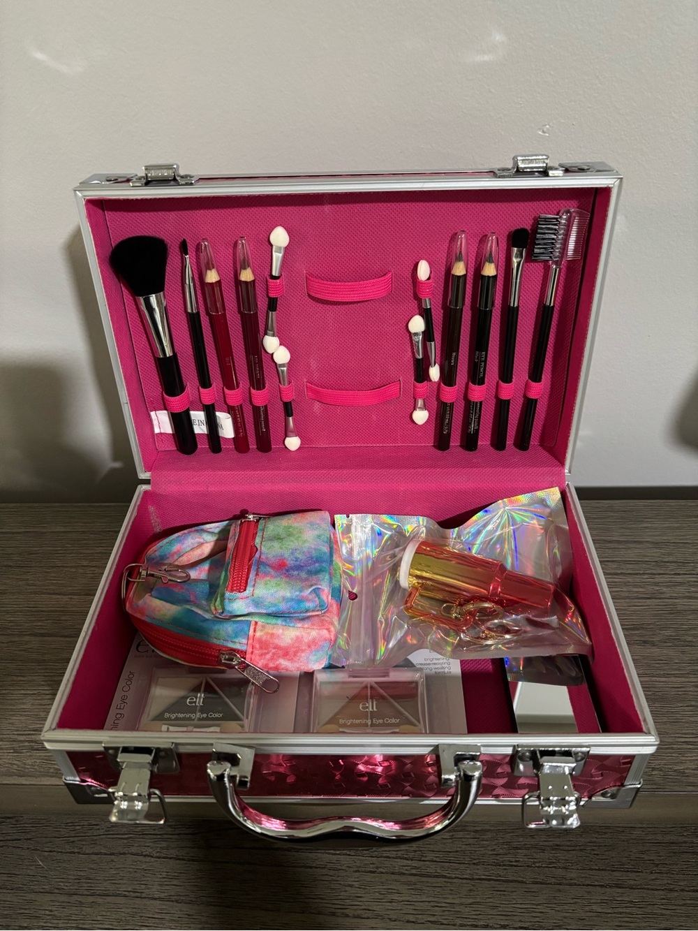 Pink Cosmetic Train Case & Makeup Brush and Accessory Set New